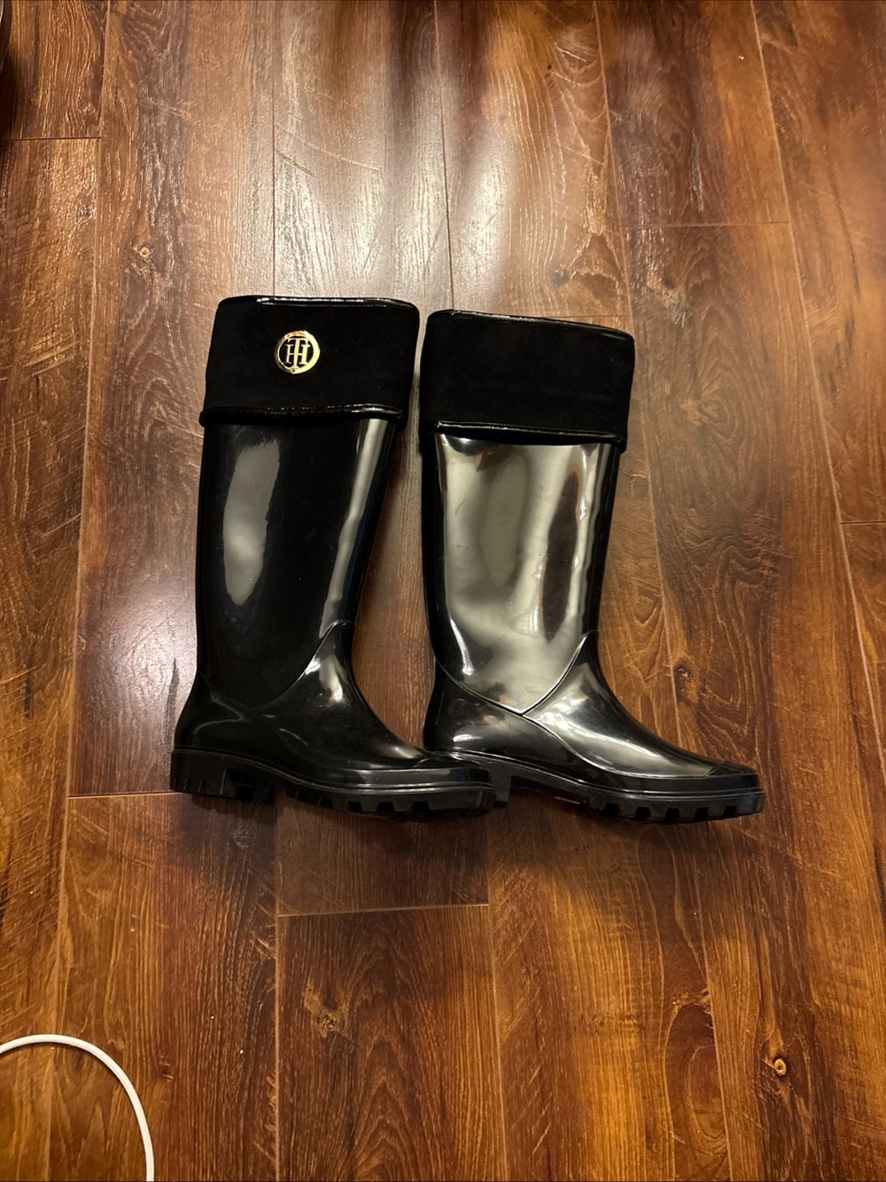 Tommy Hilfiger Black Rain Boots Women’s Size 8 Faux Suede Cuff Gold Logo Tall